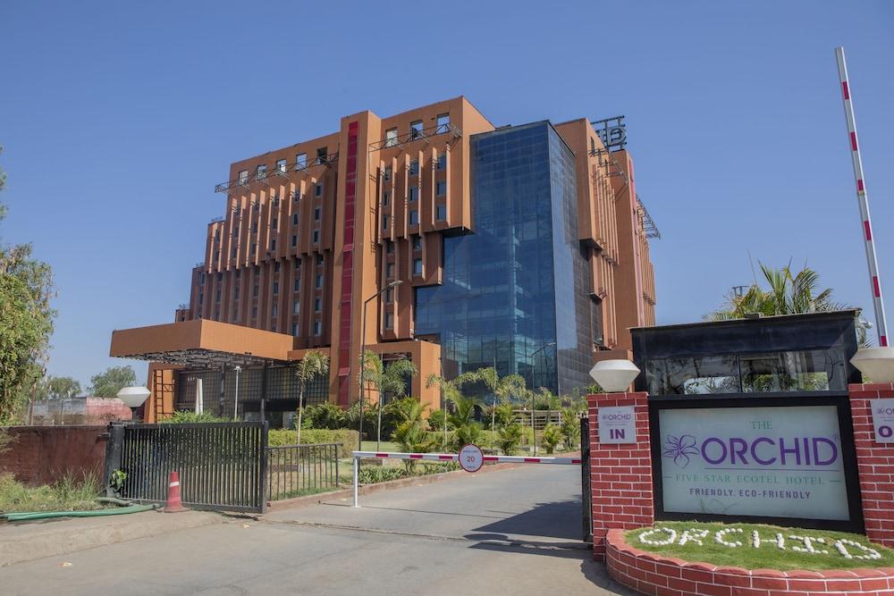 The Orchid Hotel Hinjewadi Pune Eksteriør billede Orchid Hospital